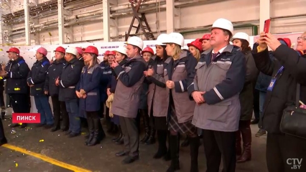 Инновационный комбайн для ремонта вагонов презентовали в Пинске