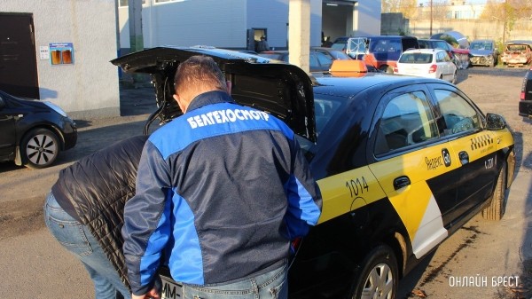 На станциях техосмотра новый наплыв – в чем причина