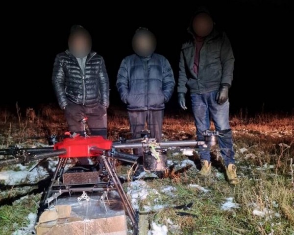 Литовские пограничники перехватили дрон с белорусскими сигаретами на 12 тысяч евро. Груз не забрали сразу – и не зря Литовские пограничники перехватили дрон с белорусскими сигаретами на 12 тысяч евро. Груз не забрали сразу – и не зря