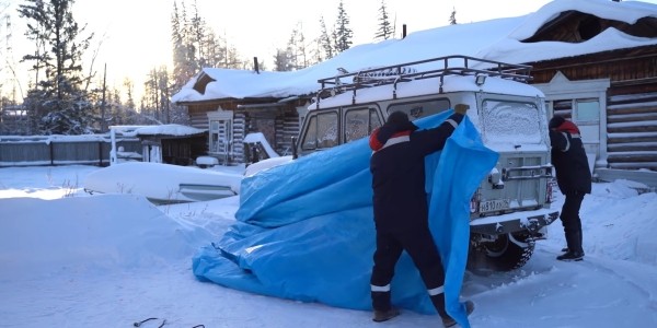Как заводят автомобиль в минус 50°C. Видео из Якутии