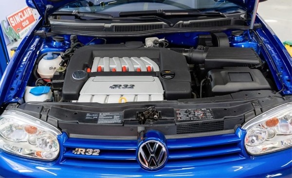 Думаете, новые автомобили стоят дорого? Этот старый VW Golf 2004 года продали за баснословные деньги