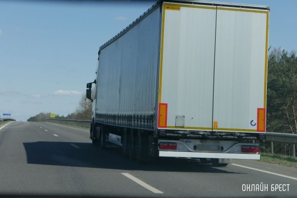 В ЕС хотят разрешить дальнобойщикам водить фуры с 18 лет