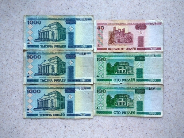 В Германии еще одного водителя обманули старыми белорусскими купюрами