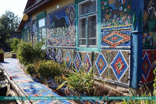 Смотрите, какой уют и красоту создают жители деревни Молодельчицы на своих подворьях (Брестская область)