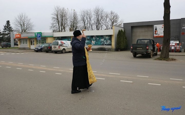 Места смертельных ДТП освятили в Барановичах
