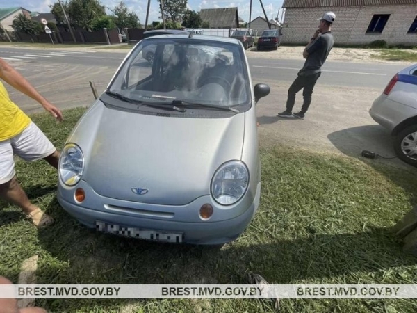 В Березе велосипедистка поворачивала налево - и попала под автомобиль