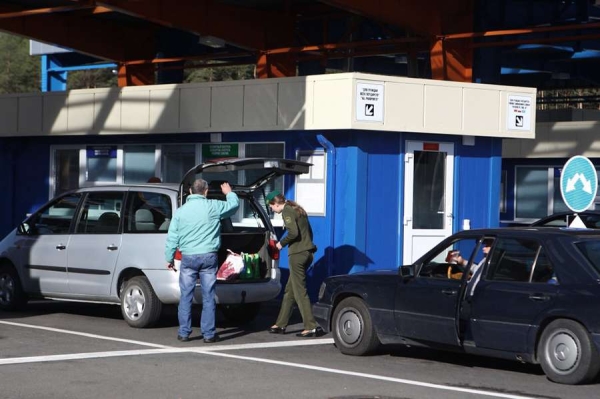 Поляк пытался дать взятку брестскому таможеннику в «Козловичах»