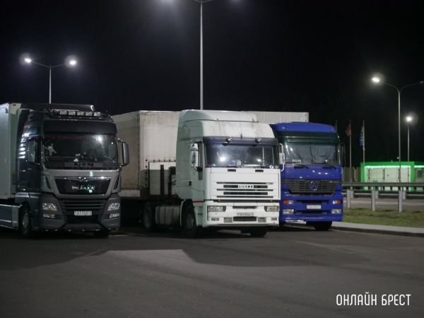 Белорусские перевозчики с 20 августа будут платить за топливо в Казахстане больше Белорусские перевозчики с 20 августа будут платить за топливо в Казахстане больше