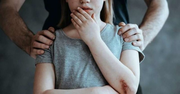 В Беларуси 62-летний мужчина надругался над 10-летней девочкой В Беларуси 62-летний мужчина надругался над 10-летней девочкой