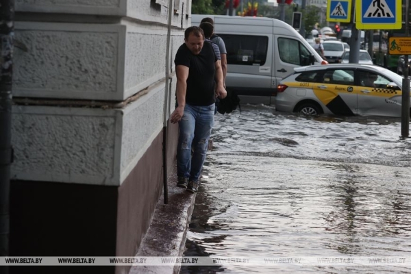На Могилев сегодня обрушился ливень. Фотофакт На Могилев сегодня обрушился ливень. Фотофакт
