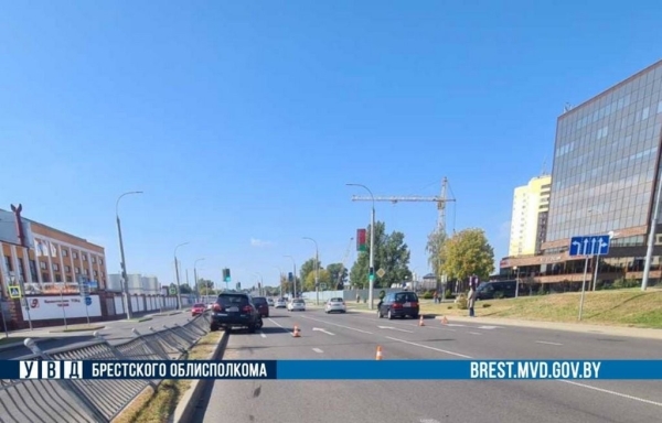 Повреждено 11 пролетов заборного ограждения. Подробности ДТП в Бресте с участием Porsche