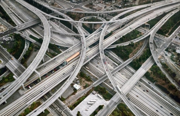 Без навигатора не соваться. 7 необычных автомобильных развязок мира