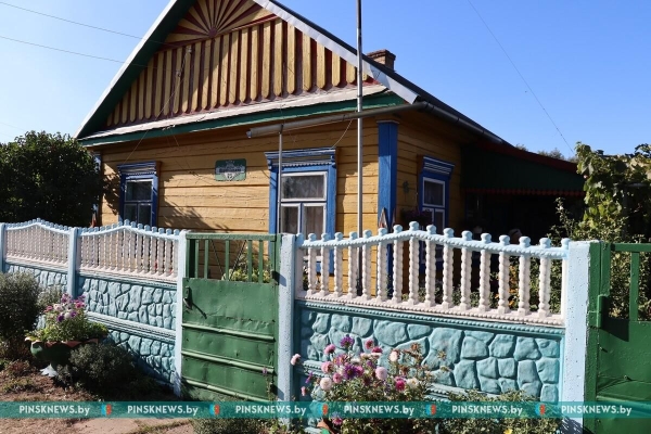 Смотрите, какой уют и красоту создают жители деревни Молодельчицы на своих подворьях (Брестская область)