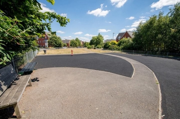 В Британии показали худшую детскую площадку страны. Родители в шоке