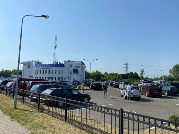 ГПК про очередь на Варшавке в Бресте: «Все зависит от сопредельной стороны». Автомобилисты говорят, ситуация не улучшилась ГПК про очередь на Варшавке в Бресте: «Все зависит от сопредельной стороны». Автомобилисты говорят, ситуация не улучшилась
