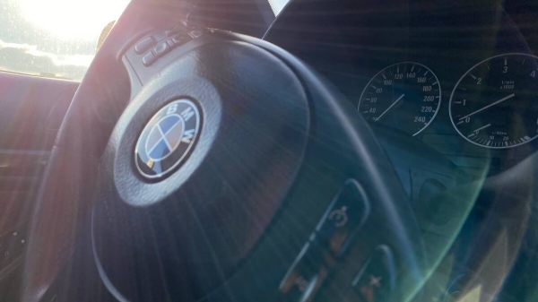 «Езжу по городу, как старый дед».  Белорус о своей немолодой, но очень любимой BMW E39