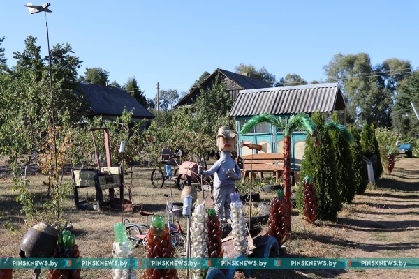 Смотрите, какой уют и красоту создают жители деревни Молодельчицы на своих подворьях (Брестская область)