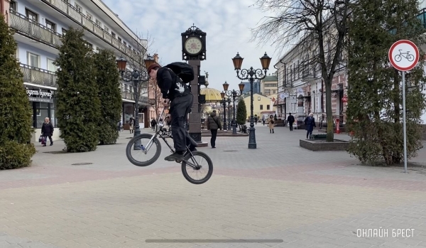 Обновлённые ПДД для велосипедистов и использующих самокаты: что изменится с октября?