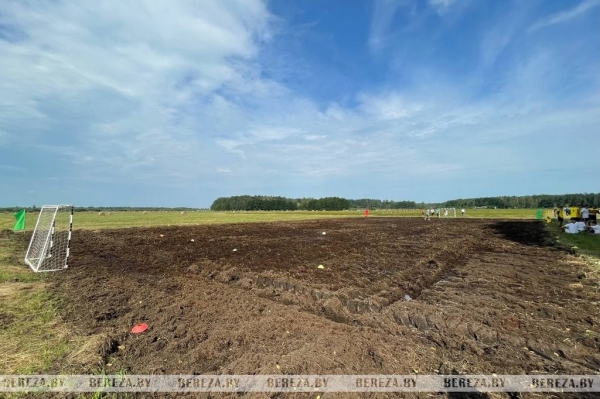 Футбол на болоте в Брестской области. Фоторепортаж