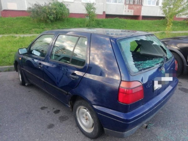 В Беларуси парень повредил чужие авто и оставил признательную записку