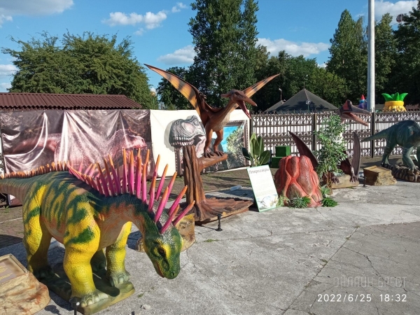 Жаркое лето в большом парке динозавров! Весело проведите время всей семьей в «Динолэнд» в Бресте