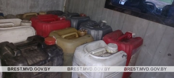 У жителя Брестской области обнаружили и изъяли 210 литров окрашенного дизельного топлива