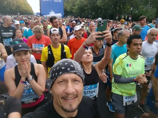 Брестчанин пробежал Берлинский марафон, где был поставлен новый мировой рекорд Брестчанин пробежал Берлинский марафон, где был поставлен новый мировой рекорд