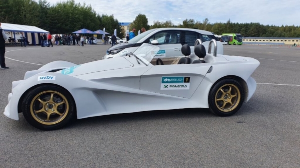 Белорусские ученые представили спортивный электрокар