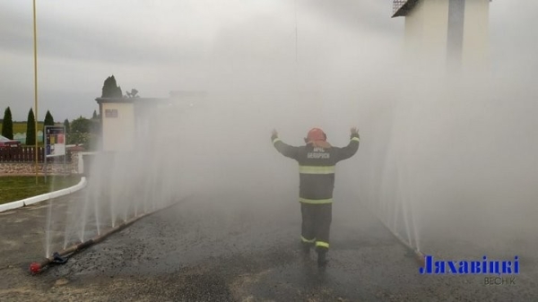 Необычным способом провели на пенсию спасателя МЧС в Ляховичах