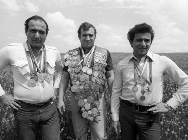 Спас людей из тонущего троллейбуса ценой карьеры. История советского пловца-супергероя