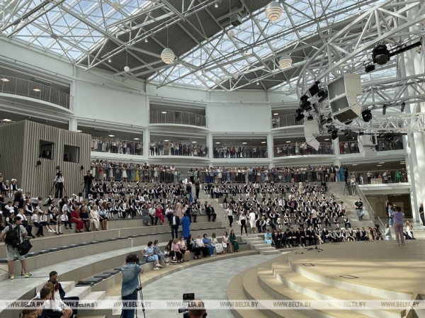 Самая большая в России школа построена с участием Беларуси Самая большая в России школа построена с участием Беларуси