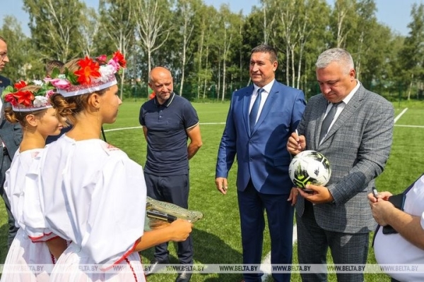 Новое футбольное поле с искусственным покрытием открыли в Малорите