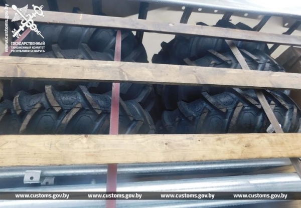 В Бресте таможенники выявили крупную партию товаров без документов В Бресте таможенники выявили крупную партию товаров без документов