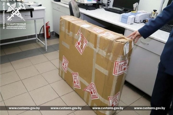 Старинные гравюры пытались ввезти в Беларусь под видом постеров