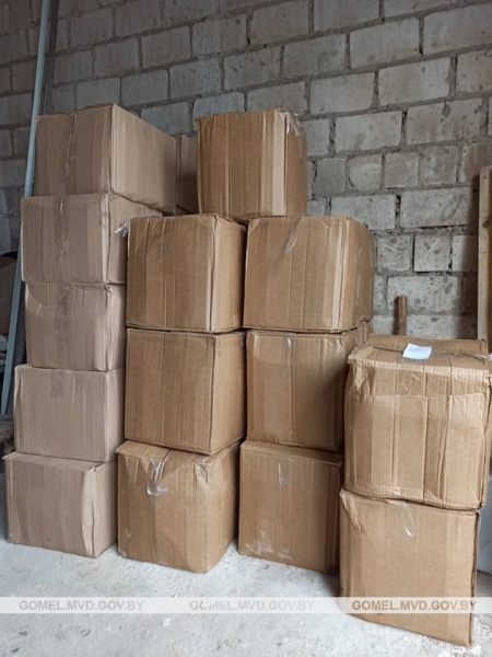 Жительница Беларуси занималась незаконной перевозкой спиртосодержащей жидкости – изъято 400 литров контрафакта