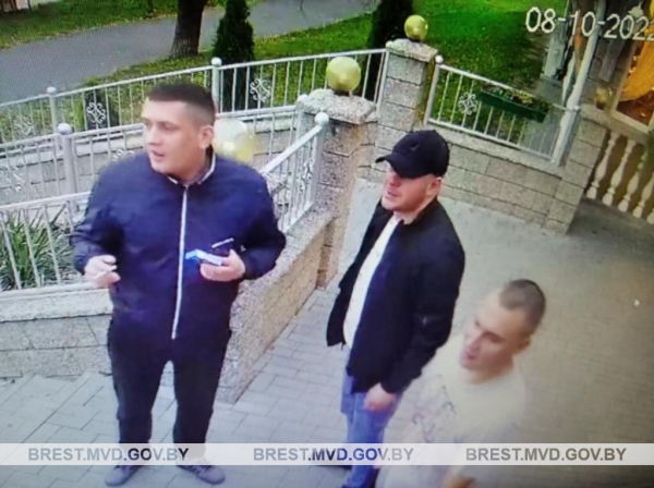 В Бресте милиция устанавливает личности мужчин В Бресте милиция устанавливает личности мужчин