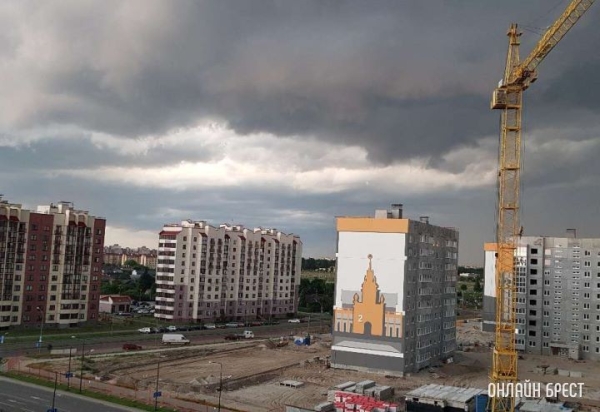 В ЖКХ назвали вес, который выдерживает балкон в многоэтажке