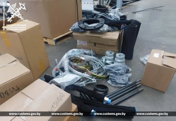 В Бресте таможенники выявили крупную партию товаров без документов В Бресте таможенники выявили крупную партию товаров без документов