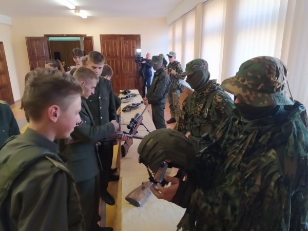 
                В Бресте проведена рекламно-агитационная работа с выпускными классами из 13 учреждений общего среднего образования города Бреста
            