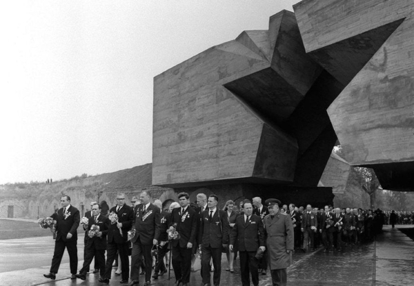 
                Открытие мемориальный комплекса «Брестская крепость-герой», сентябрь 1971 г.
            