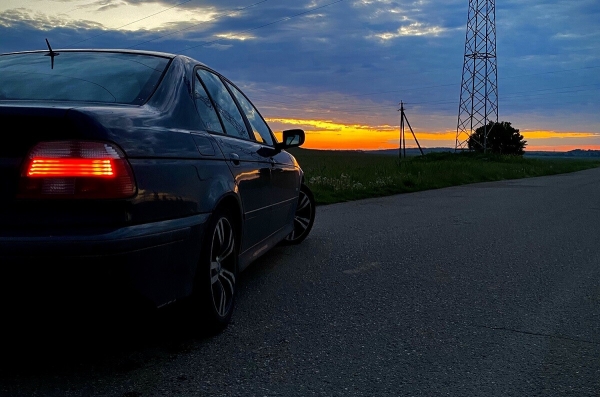 «Езжу по городу, как старый дед».  Белорус о своей немолодой, но очень любимой BMW E39