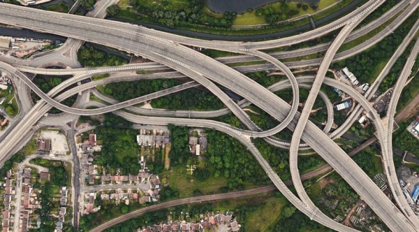 Без навигатора не соваться. 7 необычных автомобильных развязок мира