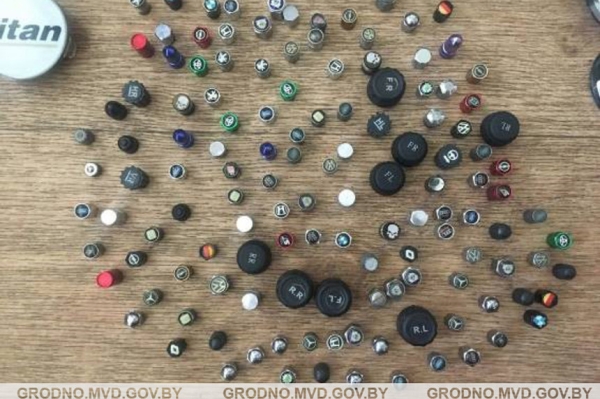 В Беларуси дети украли колпачки с ниппелей автомобилей. Кто будет отвечать?