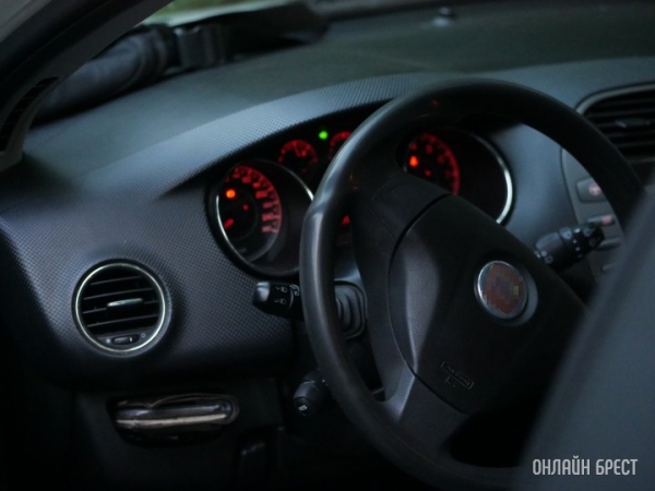 В Беларуси 18-летняя девушка взяла машину в рассрочку, но, не рассчитавшись, перепродала ее