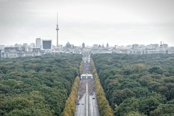 Брестчанин пробежал Берлинский марафон, где был поставлен новый мировой рекорд Брестчанин пробежал Берлинский марафон, где был поставлен новый мировой рекорд