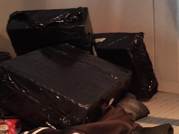 На границе в «Козловичах» изъят грузовой седельный тягач: в тайнике везли контрабанду