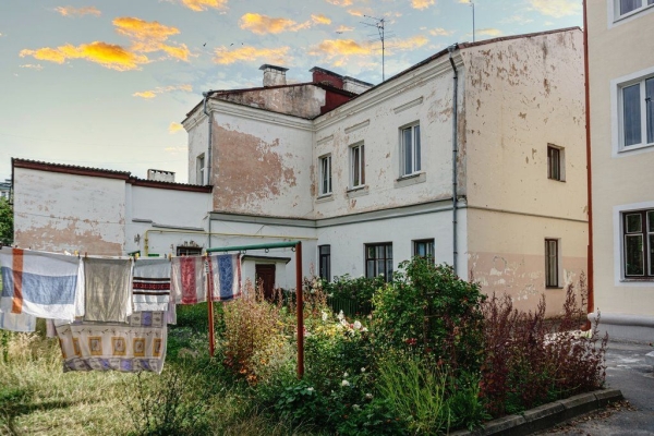 
                Фотографии сделаны в Бресте. Узнали место?
            