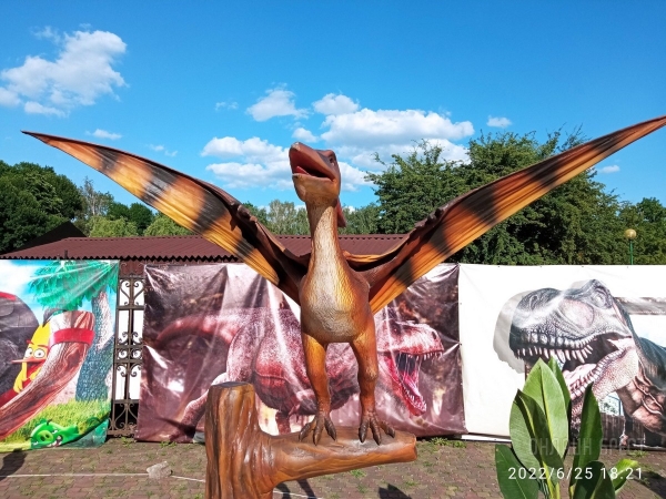 Жаркое лето в большом парке динозавров! Весело проведите время всей семьей в «Динолэнд» в Бресте