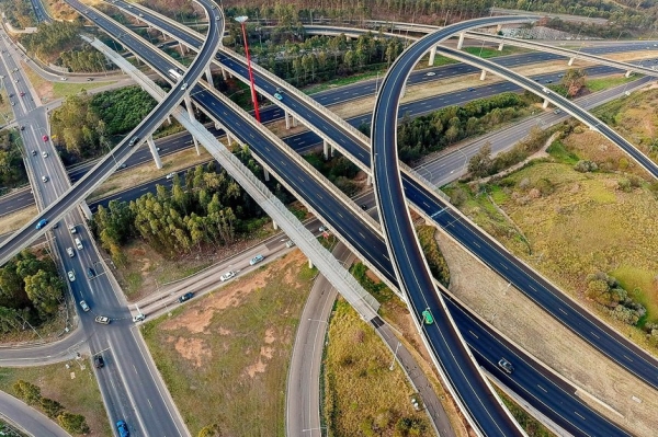 Без навигатора не соваться. 7 необычных автомобильных развязок мира