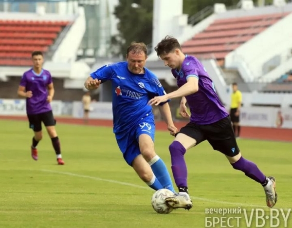 Ветераны брестского «Динамо» сыграли с командой блогеров и тиктокеров. И проиграли